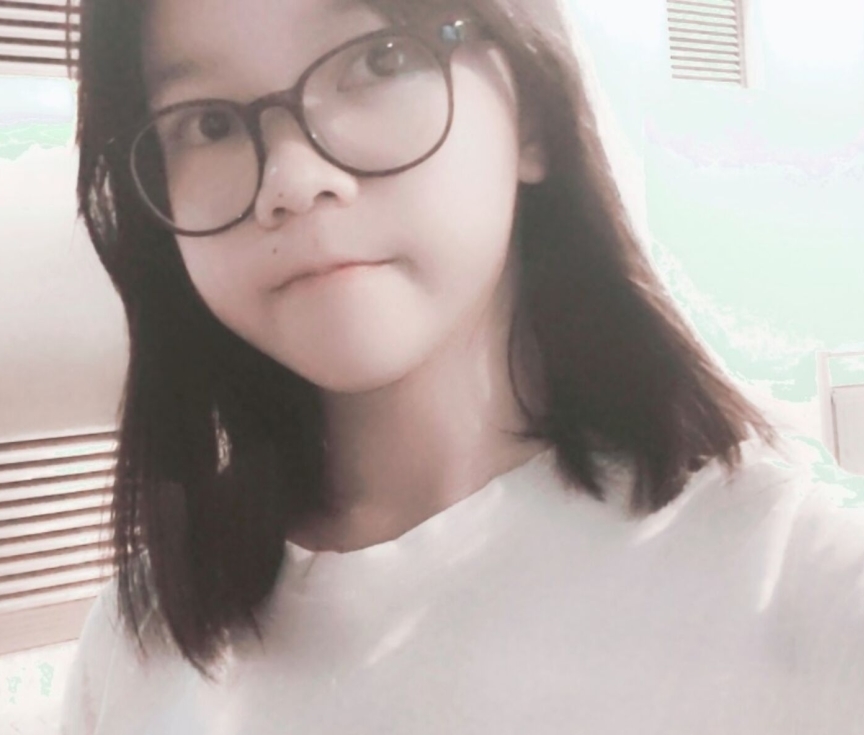 辣妹玩弄道具展现自己的性感躯体