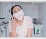 熟女桃子冰媽媽自拍爆火短片5分21秒不露脸乱L剧情道具CC超级S