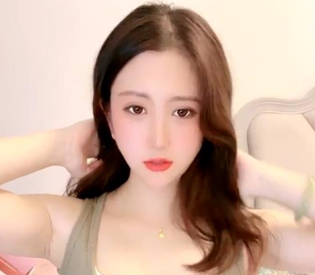 自娱自乐琪琪：网红女神的自娱自乐