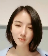 清新短发造型，展现初恋般的甜蜜氛围