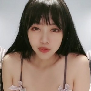 精选深处大罩杯乖乖女被按着头进入嘴1V+5P+558MB百度盘