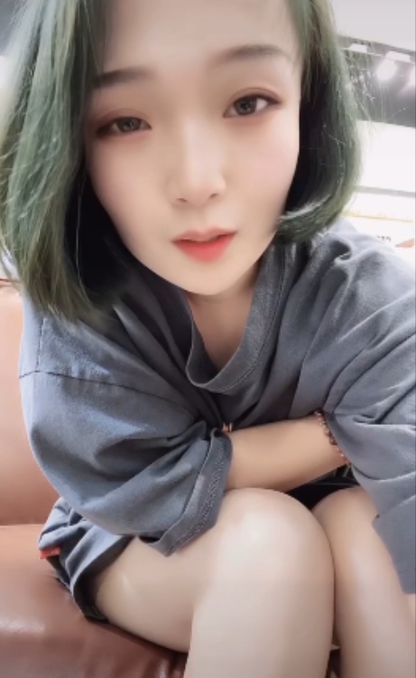 热门短视频平台抖音和快手,网红反差女主播的12V1.92G视频资源,百度盘提供下载