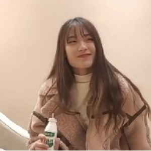 超清设备拍摄00后苗条嫩妹艾薇视角清晰某处进入沙发