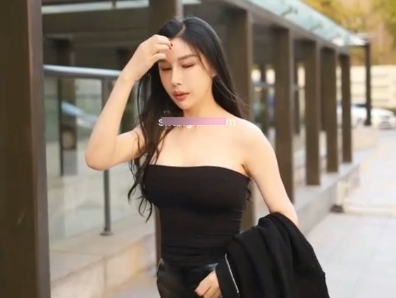 秀人网田冰冰:苗条身材、性感淡妆、乌黑长发、活力泳衣,诱人穿着沙滩海风中的美女,让你屏息麻醉!