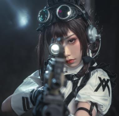 《暴击少女喵小吉-战斗女仆》:网络视频资源,空军宅男杀手的故事,激烈战斗与沙漠探索,追求颜值与宝藏的梦想。