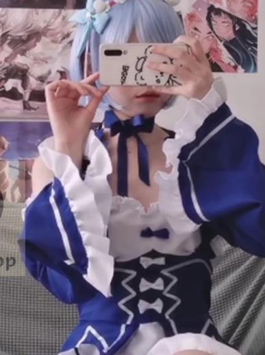 探索网红COSER韵韵的清凉性感风格：绝版合集惊艳千万