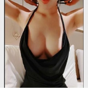 蜜桃臀娇娇：天然小编带来的苗条身材妹子