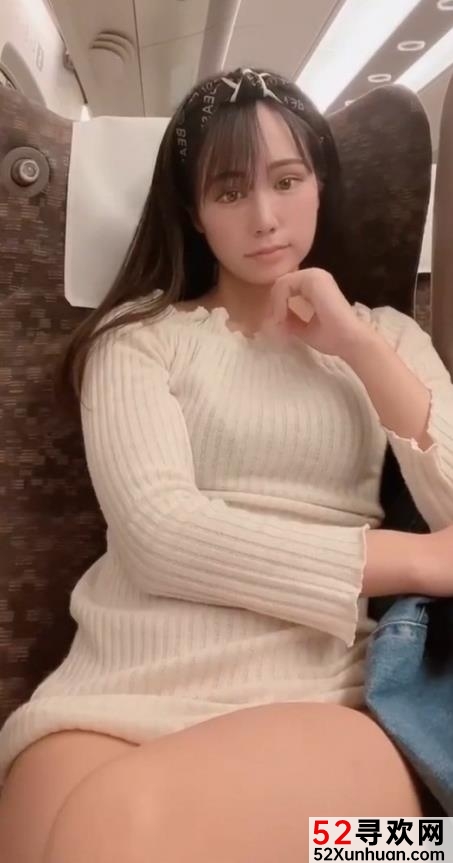 网红小姐姐YY：艺高人胆大，高颜值表演火辣活力四射