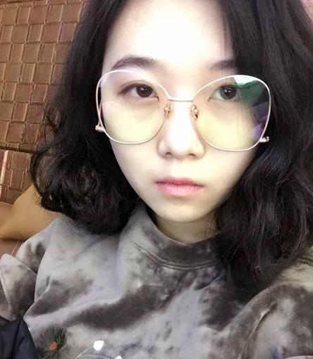 《老王村网红视频：社保美女颜值爆表，露脸身材完美，一见倾心！》