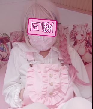 玲酱精选福利姬：揉捏胸前软肉的奇怪玩具派对