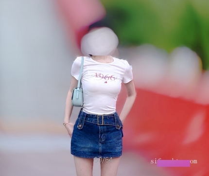 校花绮珂珂私拍甄选：美貌与智慧并存的“天然圆润大罩杯”