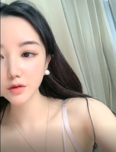 虎牙新晋人气主播小纯纯火辣身材白皙粉嫩绅士私人定制视频：惊艳妩媚有尺度直播打赏