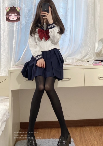 仙仙桃：推特妹子美少女御姐自拍视频照片1.8G，让你瞬间被迷恋