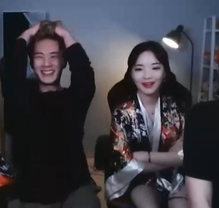 虎牙火爆！韩国情侣主播A系列第29部完整合集，9V3GB，有尺度场面社保！