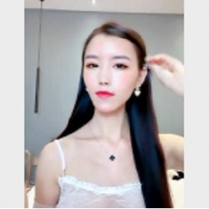 最新白净丰满VS凹凸魔鬼