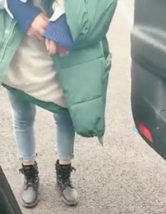 搭讪摘野菜的高中妹车里打扑克真的吗？