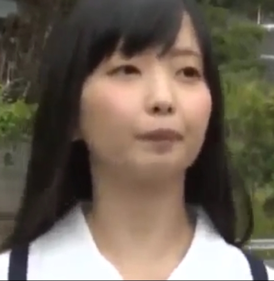 揭秘-日系少女桌底下的秘密