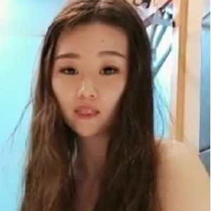 震惊-清秀的小姐姐私房大秀流出