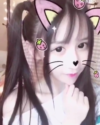 人气主播《蔡妹子》自拍图集和小视频