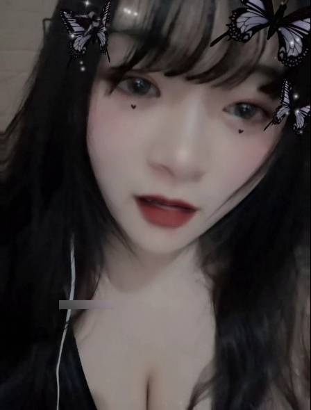 p站收集00后妹子粉嫩蚌壳自拍特写