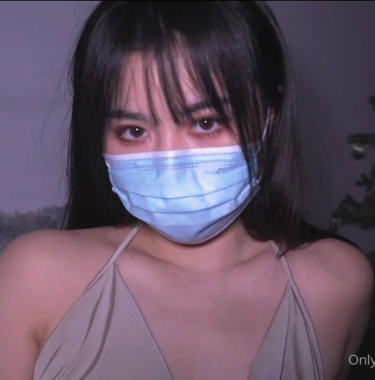 《nana》闪亮黑丝翘二郎腿