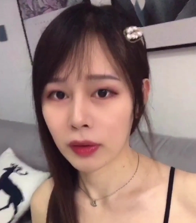 Twitter大胆开放的女装大佬《TS张思妮》户外合集