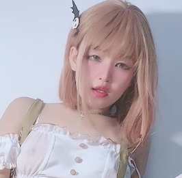 推特《小鹿酱》粉色妹子大黑牛合集