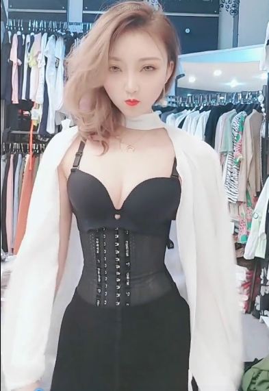 素人资源服装店老板换装自我安慰流出