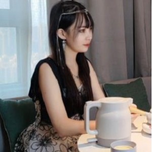 糖糖直播：妹子社的化妆服装交流，粉丝支持不断