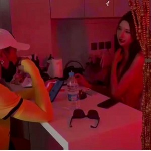 颜值巅峰网红主播欣桐诱惑黑丝长腿1V-20M资源