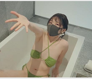 玩偶姐姐《乡沉沦滩玩耍篇》34分钟视频，作者自拍