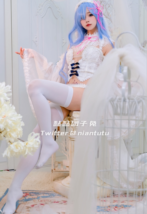 B站《黏黏团子兔》黑白配胡桃jk蕾姆