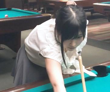 《桌球室女陪打！岛国现状火的资源！1V1.2G男主自拍，车灯闪烁，年轻小姐姐现身！》