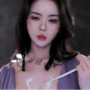 重磅福利姬美女温凉万元定制（2V1.3G）