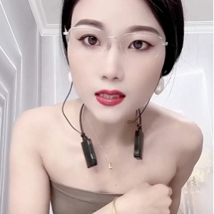 冷美人白小白：轻熟御姐紧身裤诱惑，后背摇美臀，录制剪辑4小时16分，文件大小6.5G