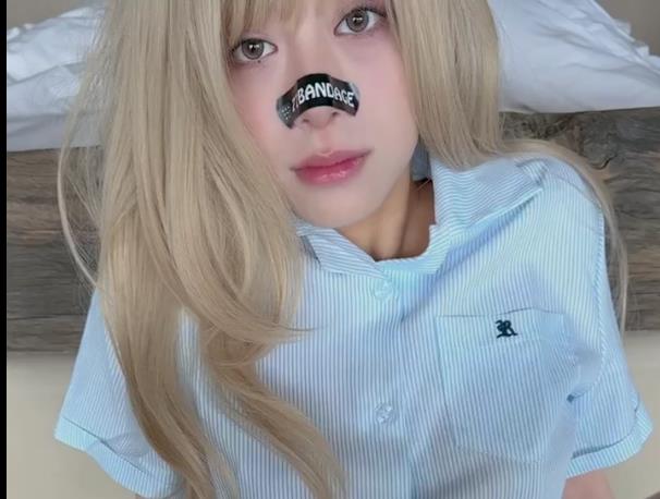 超人气小姐姐创可贴视频1V423M震撼上线高颜值，时长19分钟