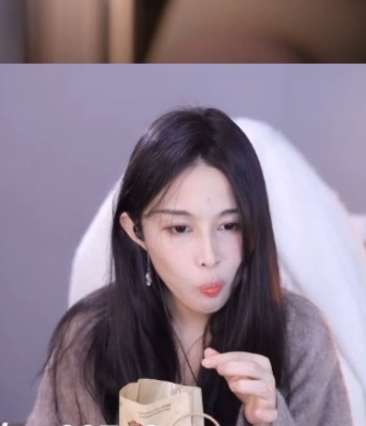 斗鱼福利小小小玉酱最新合集38V10.2G，球很大抖来抖去