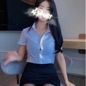 女神百度福利曼妃小雨最新合集82V13.4G，偶遇粉丝被舔脚