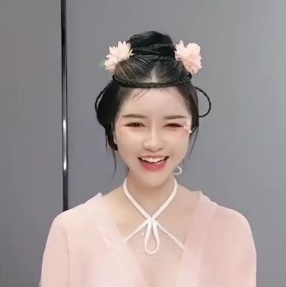 超人气主播福利合集现代潘金莲吃糖1V1.5G，顶级颜值身材自拍