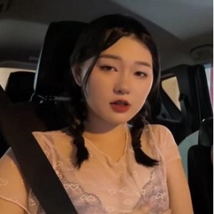 自拍平台魏乔安甜美合集1V856M，老外男友分手内幕，车衣棒棒糖户外秀