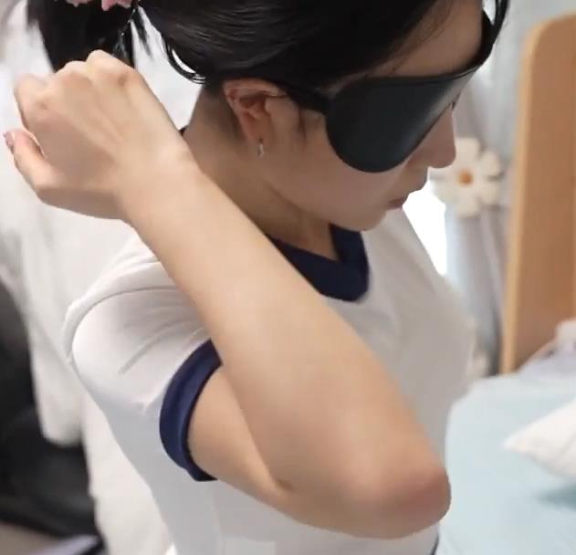 热门自拍平台无保护女学生最新合集4V7.2G，颜值身材俱佳，四人游尽享养眼体验