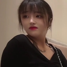 约会丰腴气质妻子最新合集58V40G，皮肤白里透红欲释放花