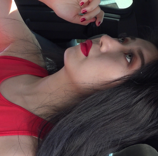 连衣裙高跟丰满美女最新合集1V3.5G，百度云分卷压缩包