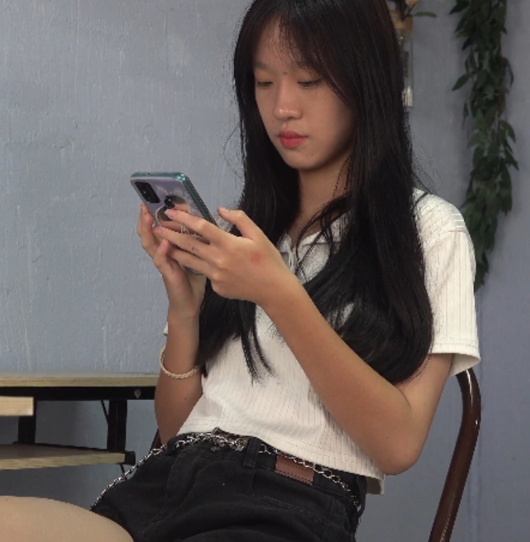 高冷美女美琪南国足艺最新合集1V1G，犯错被罚秀脚挠脚心