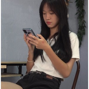 高冷美女美琪南国足艺最新合集1V1G，犯错被罚秀脚挠脚心
