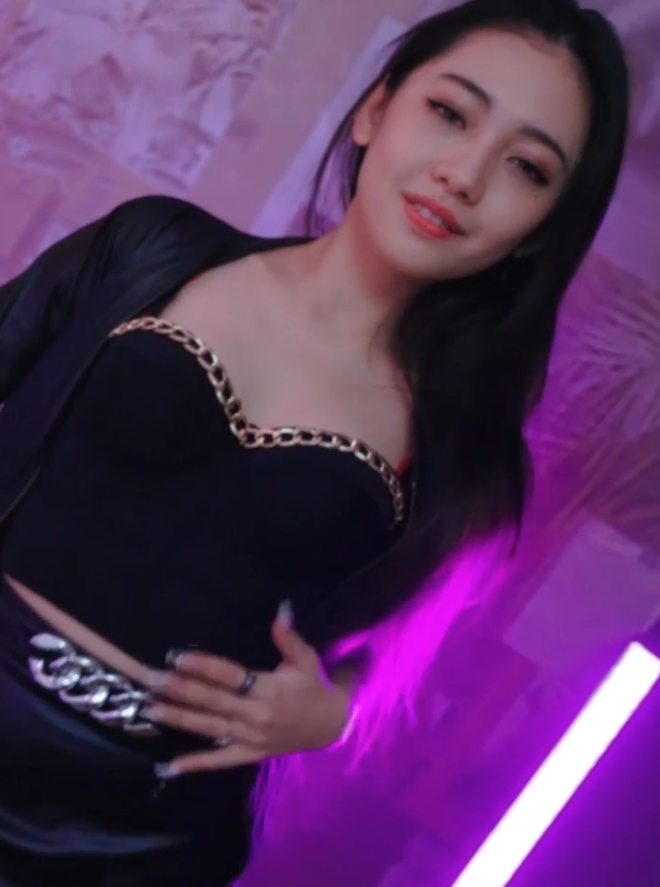 快手夏暮光多角色合集14部6.45G，甜美性感多样情节