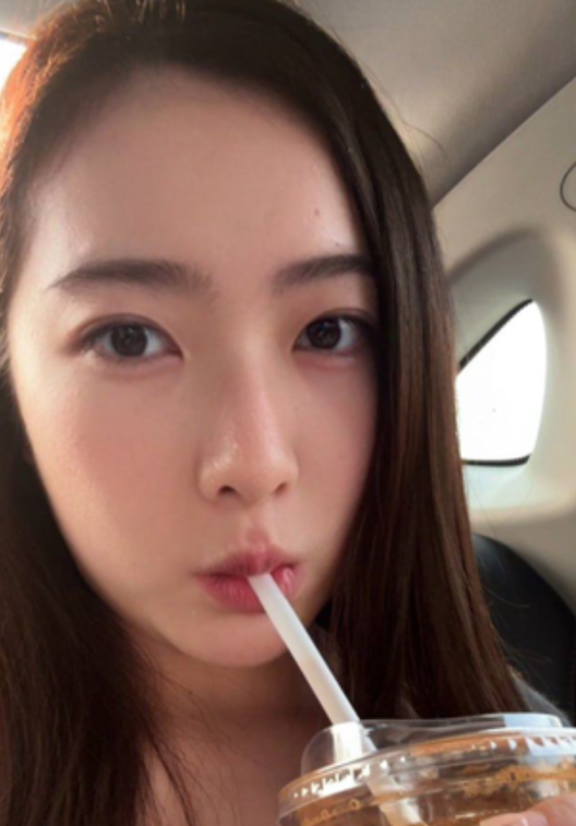 互动电报泄密合集近期露脸模特视频11V37P1.67GB，包含高颜值自拍与暴力互动细节