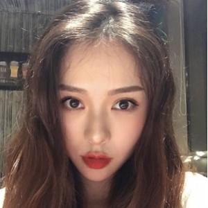 斗鱼女神橙香静静诱惑合集8V5.3G，蓝色旗袍与黄瓜互动