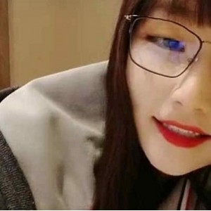 斗鱼主播骚气眼镜妹自我安慰剧情合集17G，热辣红唇精彩表现