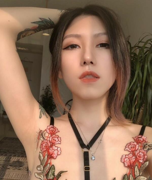 国模某推妩媚霸气纹身御姐最新合集16V9.2G，火释放选